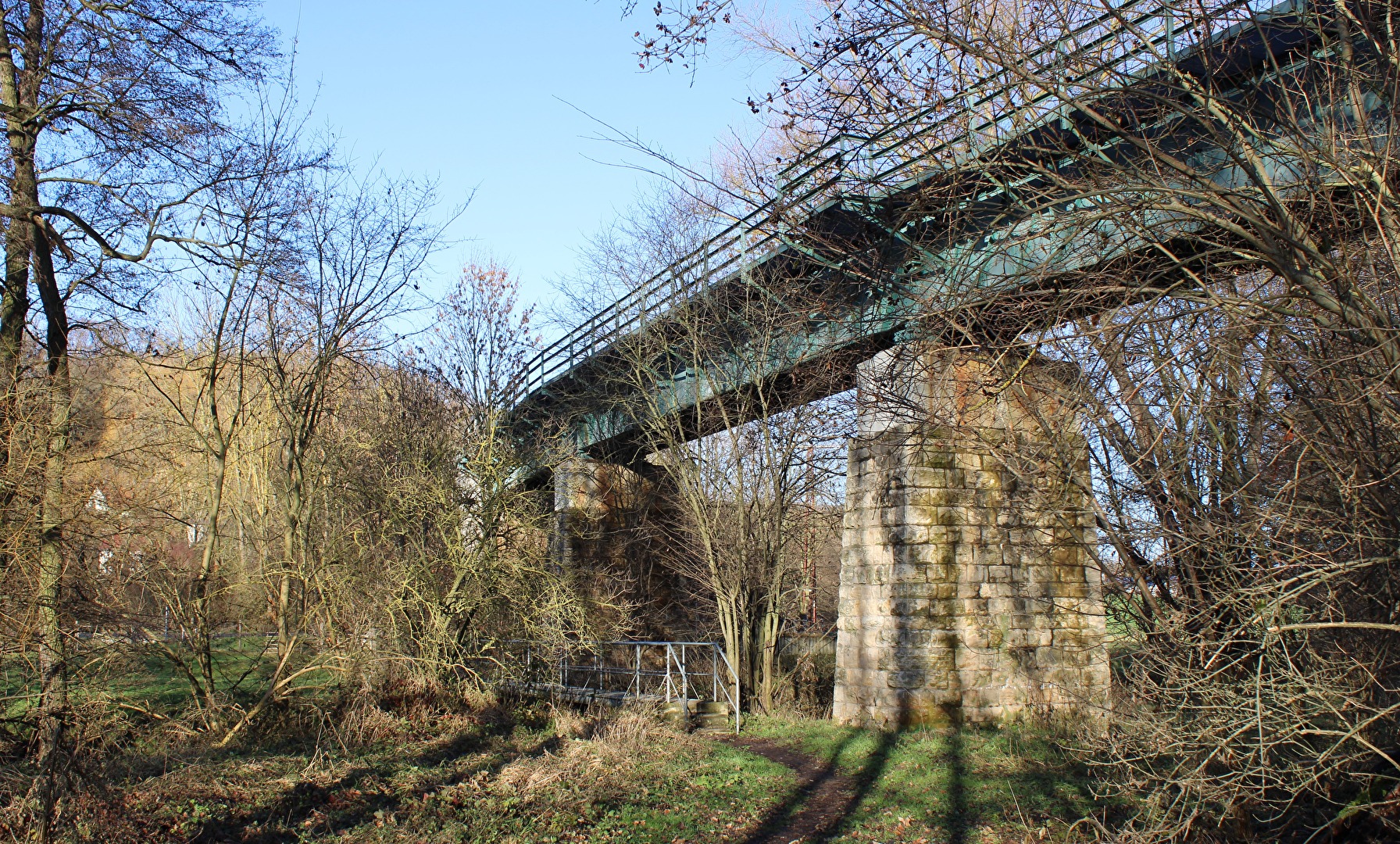 Die Eisenbahnbrücke von Mertendorf