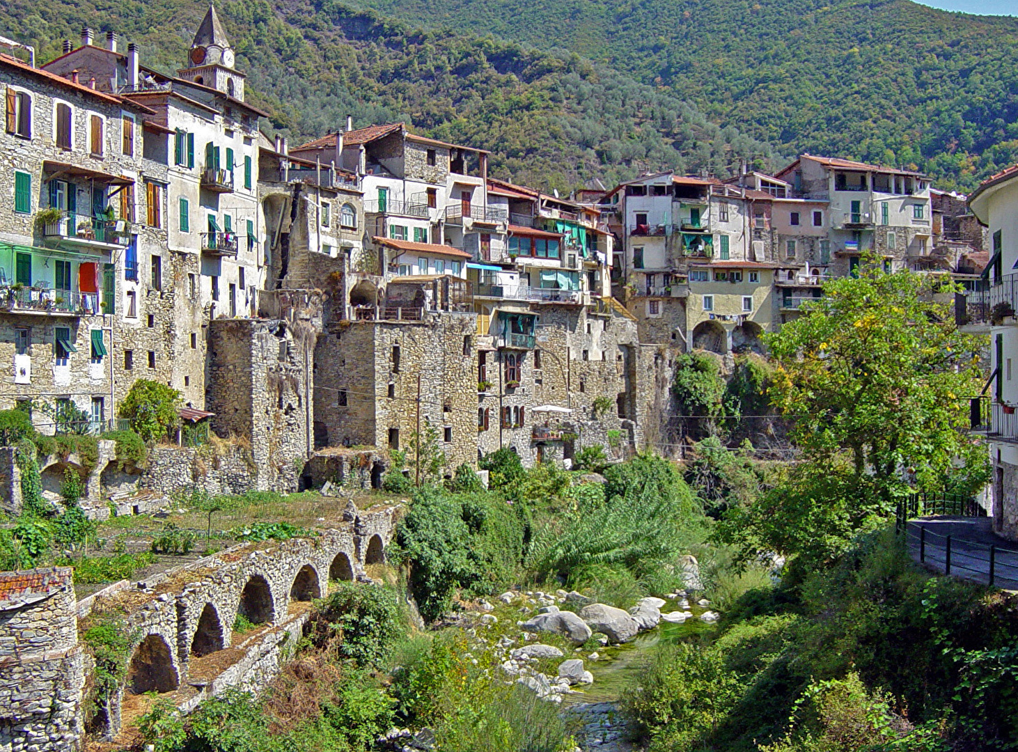 Das mittelalterliche Dorf Rocchetta Nervina