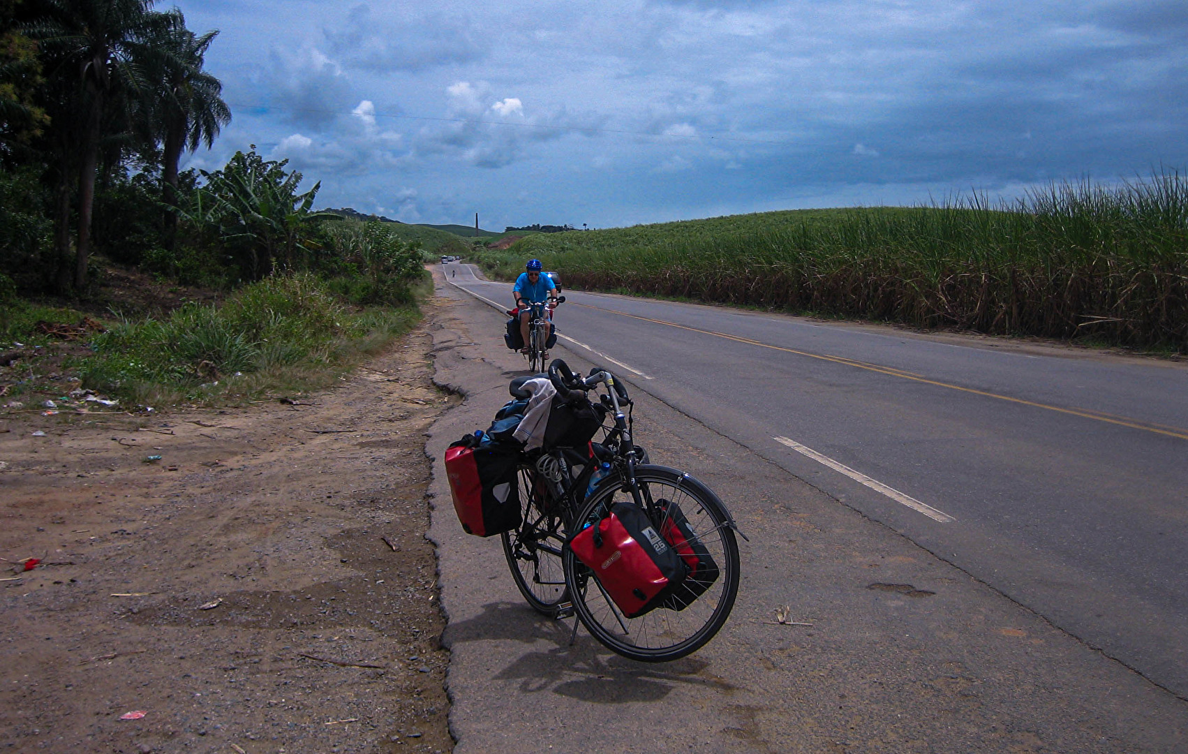 auf meiner halbjährigen trekkingradreise durch brasilien. hier auf ofener landstrasse durch die zuck