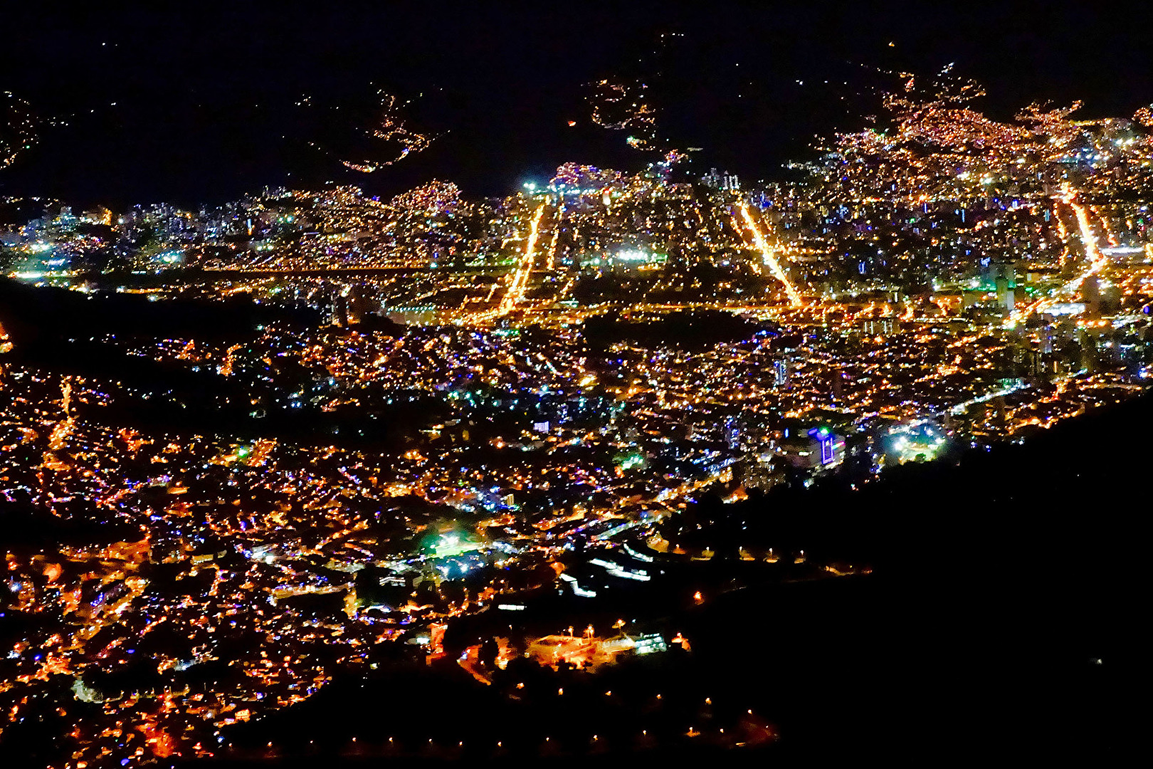 Medellin in der Nacht