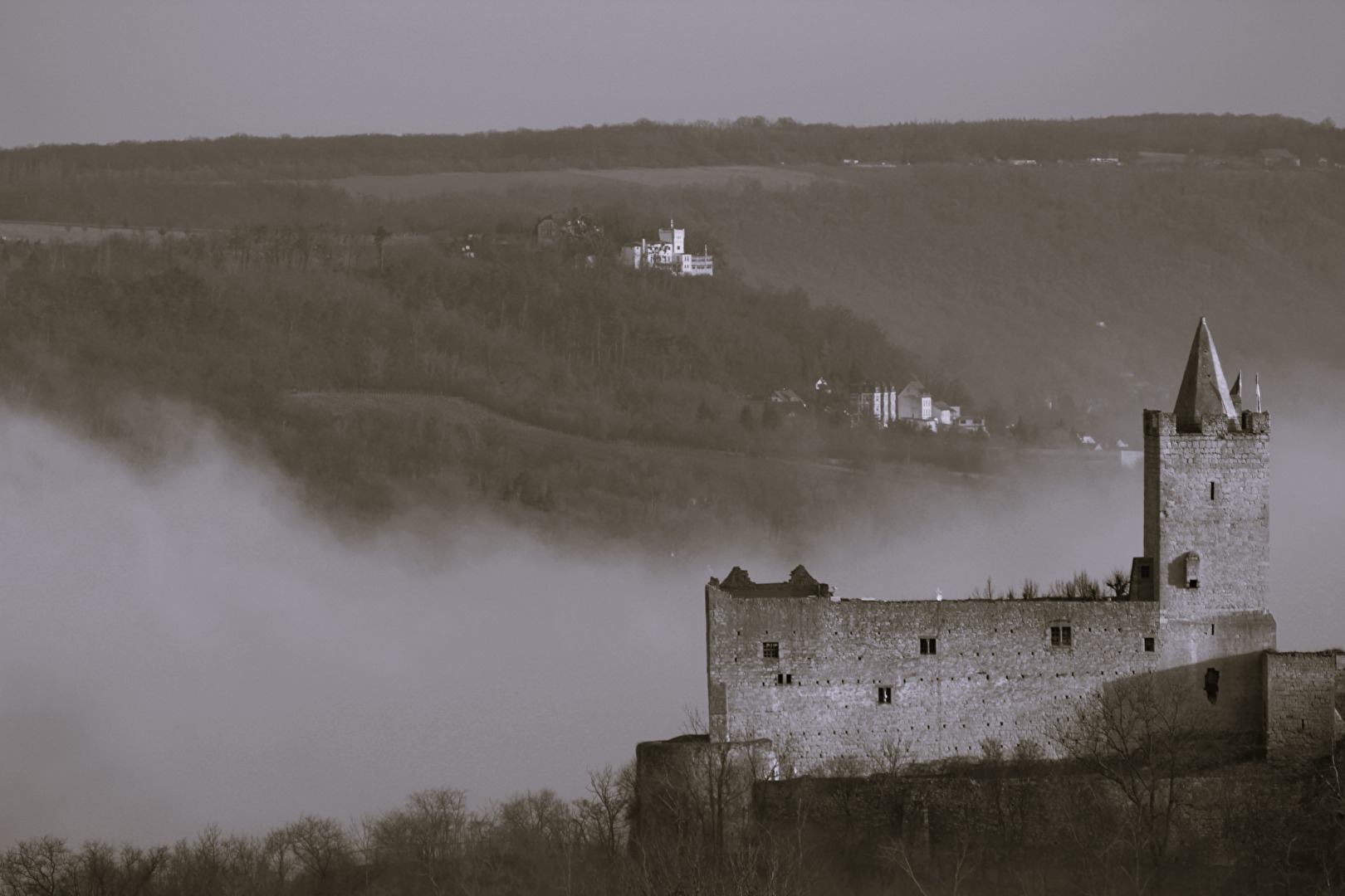 Die Burg im Nebel (3)