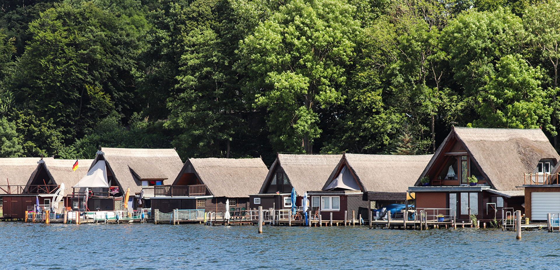 Bootshäuser an der Schweriner Seenplatte