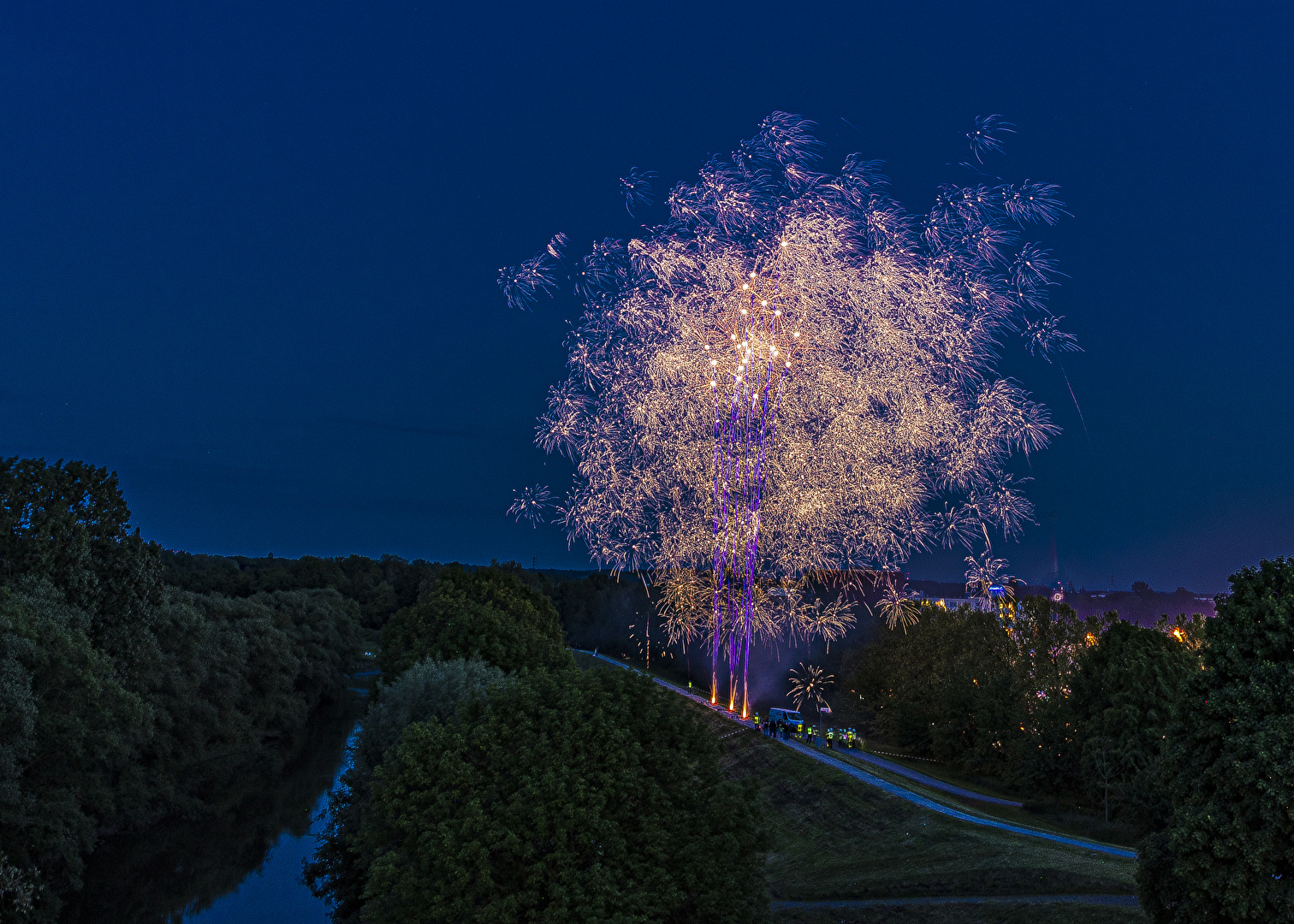 Feuerwerk 2 Himmelfahrt bei Lünen in den Lippewiesen!