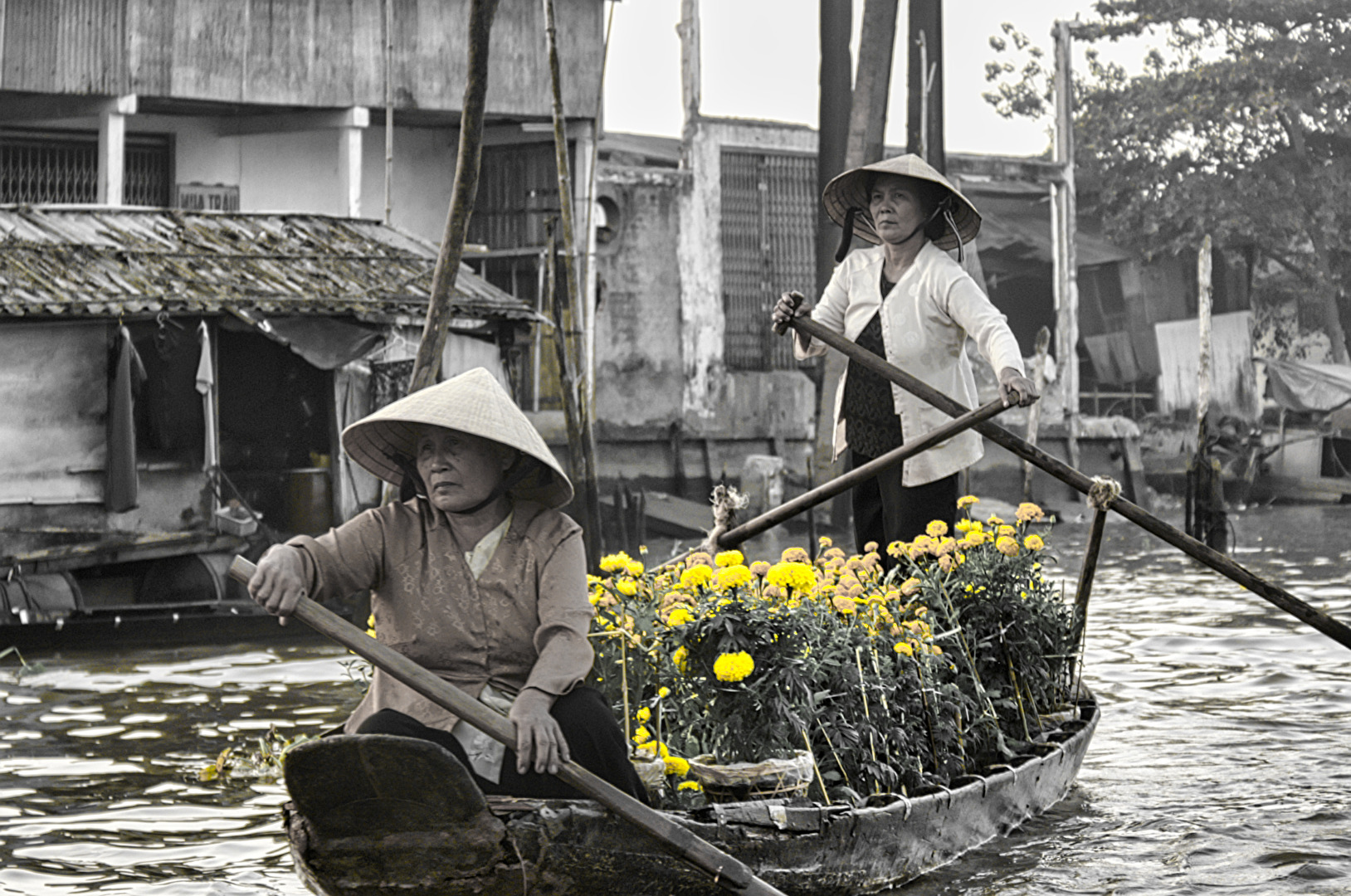 Blumenverkäuferinnen auf dem Mekong