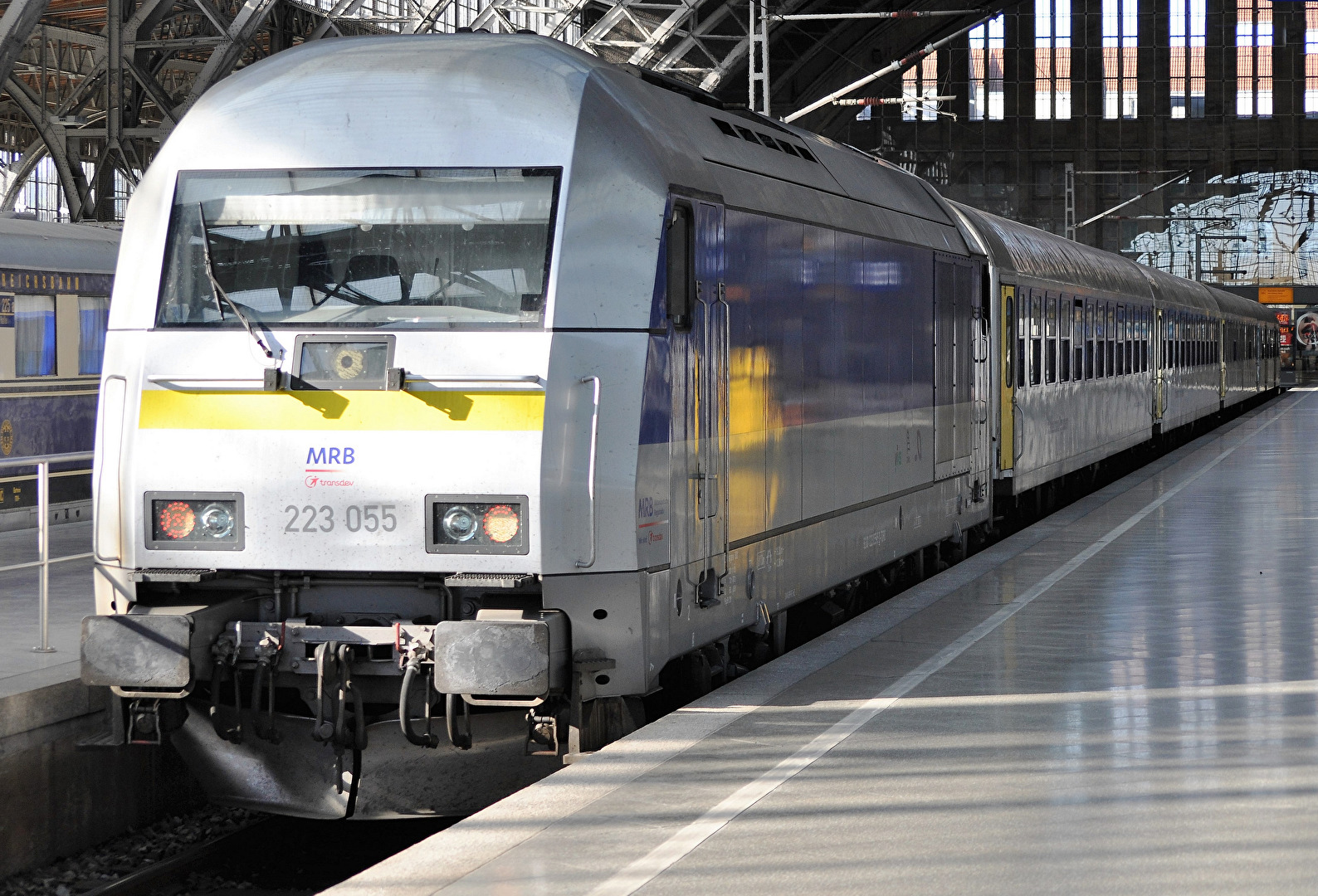 Regionalexpress im Leipziger Hauptbahnhof bereit gestellt