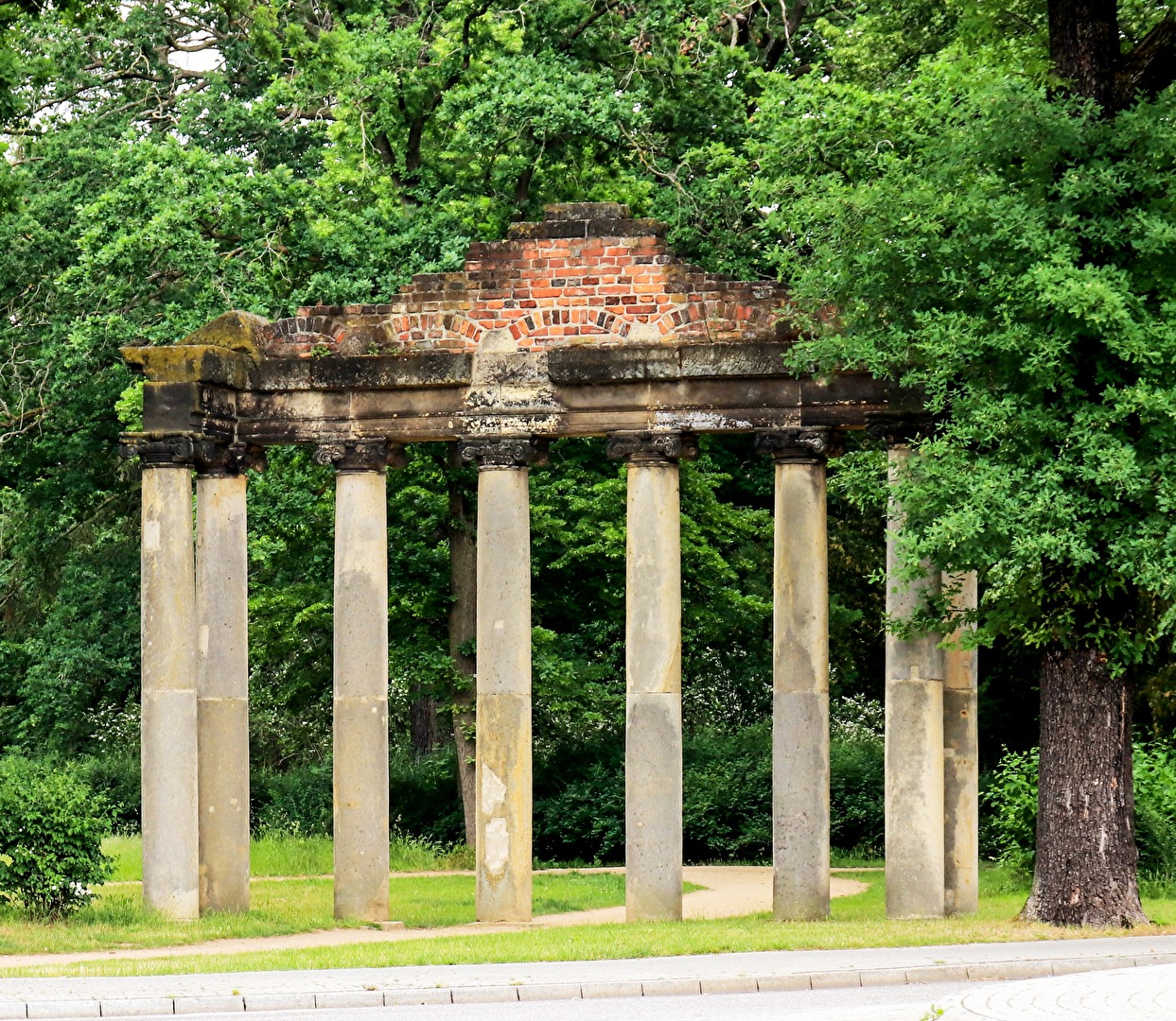 7 Säulen in Dessau