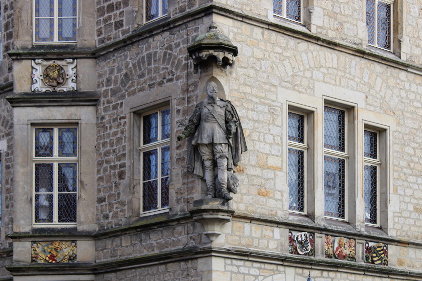 Eine Detailansicht vom Rathaus in Lützen.