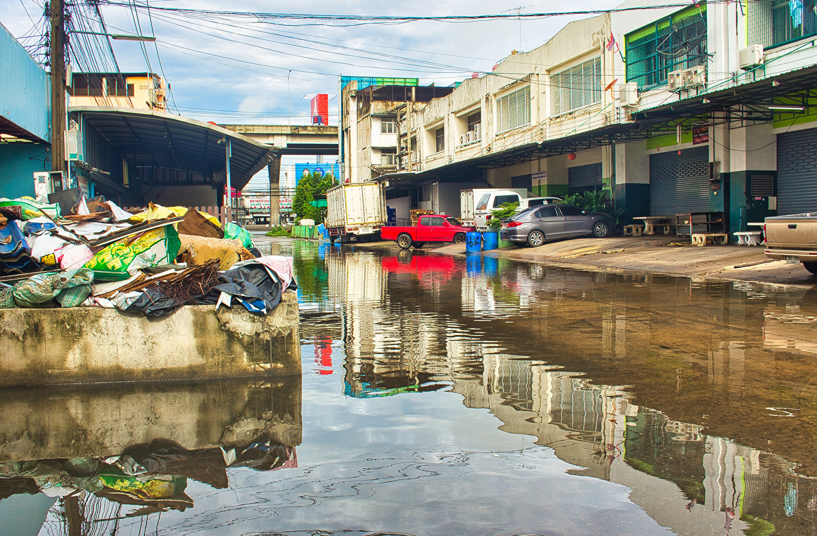 Hochwasser  in Bangkok ( Industriegebiet)