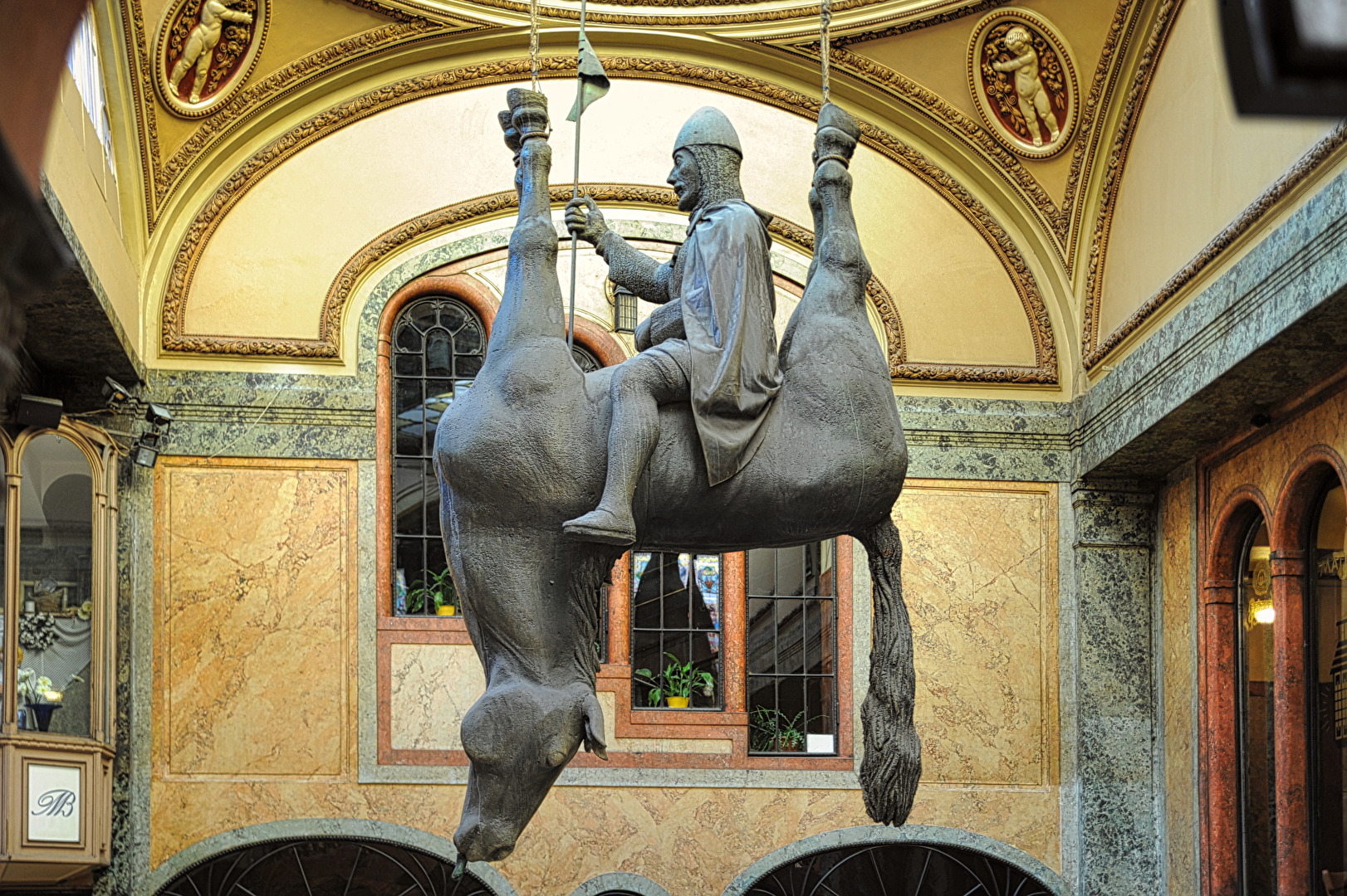 Die verrückte Kunst des David Cerny in Prag: Tote Pferde und Sigmund Poppins